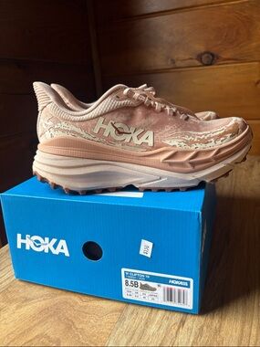 Womens Hoka Clifton 10 trail running sneakers size 8.5